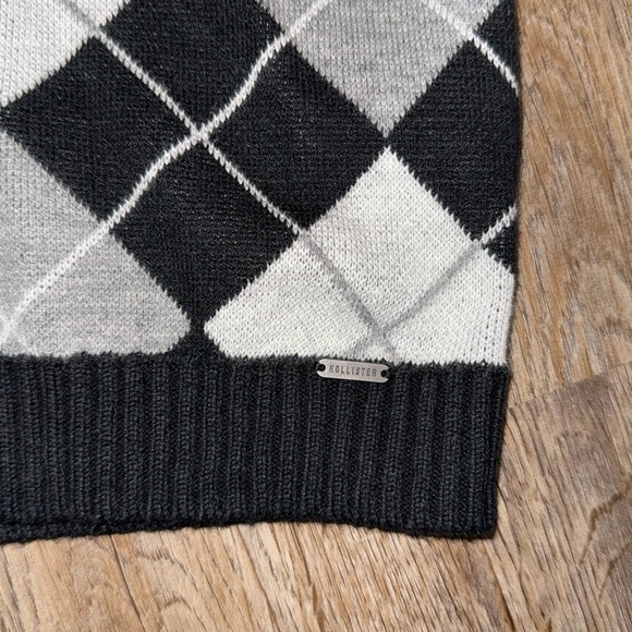 Hollister • Y2K Argyle Print Zip Hooded Cropped Sweater - Picture 6 of 10